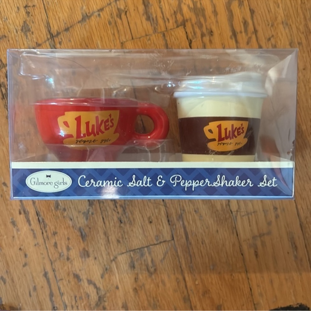 GILMORE GIRLS LUKES DINER COFFEE SALT AND PEPPER SHAKER SET! NWT - Picture 7 of 7